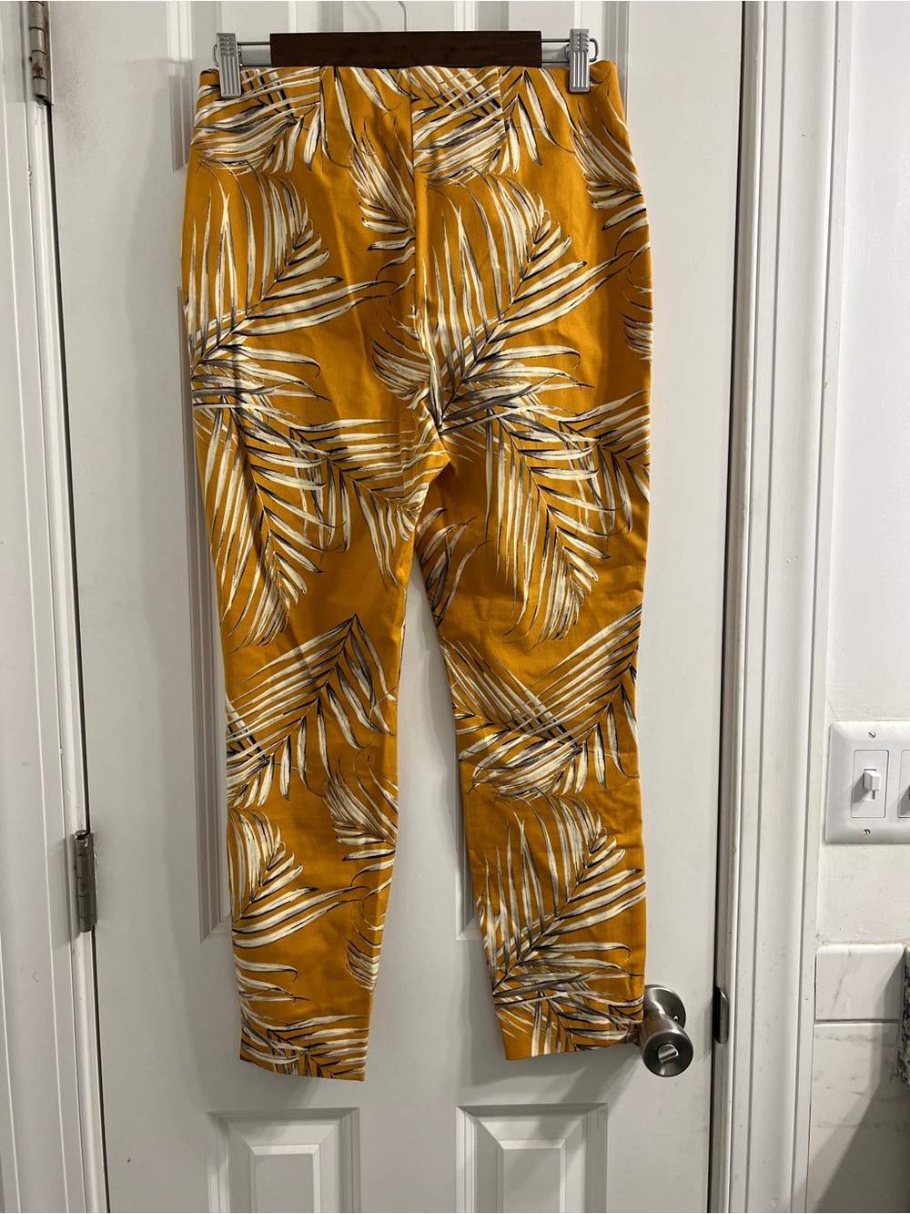 White House Black Market Island Palm Aura Crop Pants -Size 4 - Picture 4 of 13